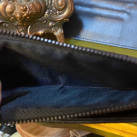 Badgley Mischka Vegan Leather Black Quilted Wallet - Picture 6 of 6